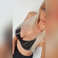 Hornyblond_Bella